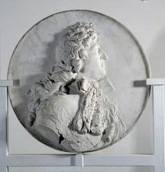 Lavrelief forestillende Ludvig XIV (1638-1715) i medaljon (marmor)