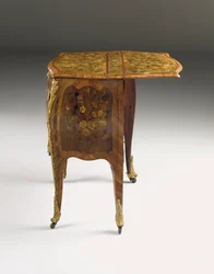 Louis XV kommode, ca. 1765-70 (ormolu monteret tulipantræ, platan, amaranth & marquetry) (se også 463003, 463004 og 465391)