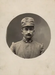 Album "The GM R. Army (1. Verdenskrig)": soldat fra 180. Regiment af Territorial Militia (s/h foto)