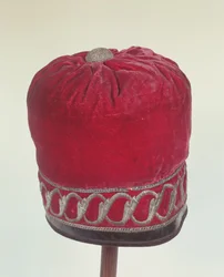 Ortodokse kirkekasket, der angiveligt blev båret af Napoleon (1769-1821), mens han krydsede Berezyna-floden i 1812 (fløjl med læder og sølvtråd)