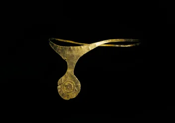 Forhistorisk kunst, bronzealder. Kultur af "" El Argar"". Diademe af "Caravaca eller Cehegin"" i guld. Arkæologisk museum i Madrid, Spanien