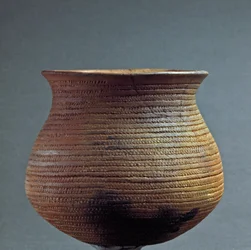 Forhistorie, Remedello-kulturen: klokkeformet vase fra Santa Cristina-hulen i Fiesse nær Brescia. Kobberalder. Æneolitikum. 2200 f.Kr. Rom, Det Nationale Forhistoriske og Etnografiske Museum Luigi Pigorini