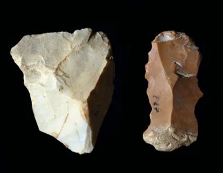Forhistorie: flintredskaber. Neolitikum, stenalder. Arkæologisk museum i Fermo, Italien