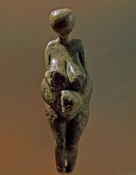 Forhistorie: statue af Gravettian kvinde fra stedet for Kostenki (Voronezh Oblast). 30000-25000 f.Kr. Øvre palæolitikum, stenalder. Sankt Petersborg, Peter den Store Museum for Antropologi og Etnografi, Rusland