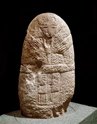 Forhistorien: statue-menhir. Stenalderen, yngre stenalder. Saint-Germain-en-Laye, Museet for nationale oldtidsfund