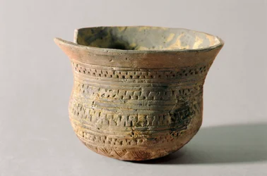 Forhistorie: vase formet som en klokke. Neolitikum