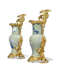 Et par Ludvig 15. ævle, porcelæn 1662-1722, beslag ca. 1745-49 (ormolu-monteret porcelæn)