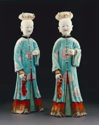Et par kvindelige figurer, Qianlong periode, 1736-95 (porcelæn)