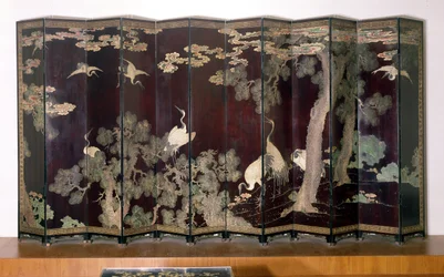 Coromandel-skærm med traner, fyrretræer og skyer på sort baggrund, 1691