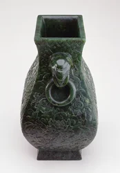 Kejserlig vase af bronze Fang Hu-form, Qianlong-periode (1736-96) (jade)