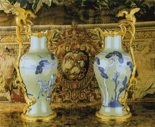 Et par Ludvig 15. ævle, porcelæn 1662-1722, beslag ca. 1745-49 (ormolu-monteret porcelæn)