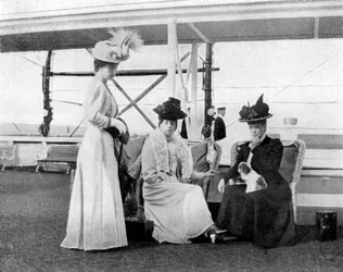 Om bord på den kongelige yacht Victoria og Albert III, 1908.