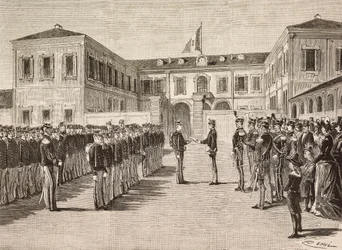 Prins Vittorio Emanuele (1870-1946), greve af Torino, giver grader til kadetter fra militærakademiet i Milano, Italien, 14. marts