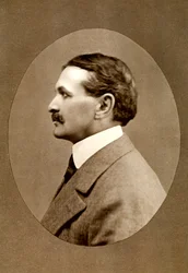 Robert Smythe Hichens, engelsk journalist og romanforfatter, 1908.