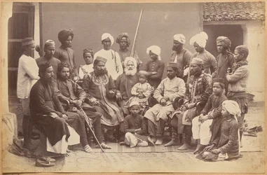 Mowhri Rahman Alli Khans familie, Rewa (forside, nederst)
