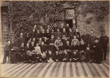 Grundskoleklasse, Bishop Cotton School, Shimla (forside)