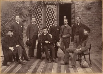 Rektor og lærere ved Bishop Cotton School, Shimla (forside)