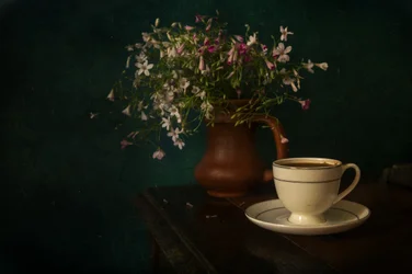 Morgenkaffe og vilde blomster