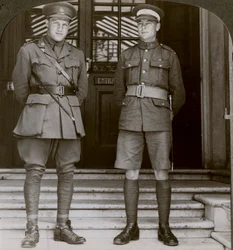 Kaptajn MacDougall, DSO, og Cadet Mullin, to canadiske VC