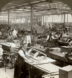 Pladebeslag på en flyfabrik, Første Verdenskrig, 1914-1918