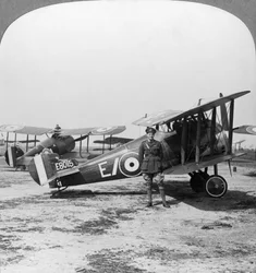 Sopwith Camel-fly klar til patrulje over de tyske linjer, Første Verdenskrig, c1917-c1918