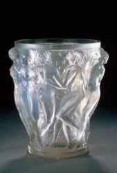 Bakkantindevase i opaliserende glas, ca. 1920, af René Lalique (1860-1945). Frankrig, 20. århundrede.