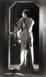 Kjole designet af Madeleine Vionnet (1876-1975)