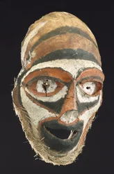 Maske lavet af et menneskeskalle, New Britain, Papua Ny Guinea