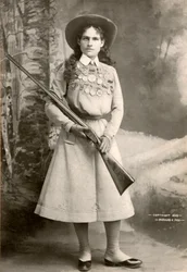 Annie Oakley med en riffel