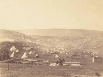 Kavalerilejr, Balaklava, med udsigt mod Sebastopol-plateauet.