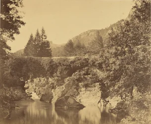 Vandbassin neden for Pont y Pari, Bettws-y-Coed, Wales.
