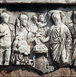 Et decennalia af tetrarkiet, der repræsenterer en tetrark-krone ved en sejr, der laver en drikoffer til guden Mars - Bas-relief dedikeret til generalen og politikeren Stilicho (Flavius Stilicho eller Stiliccho, 360-408), baseret på en æressøjle, Forum Roma