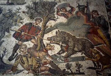 En jæger sår angreb af en orne, en af hans ledsagere afviser dyret med sit spyd, detalje af "Det lille jagtselskab", 315-350