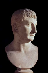 Buste af Drusus den Unge (død 23 e.Kr.), søn af den romerske kejser Tibere (Tiberio Claudio Nerone, 42 f.Kr.-37 e.Kr.). Marmor skulptur. 1. århundrede e.Kr. Paris, Louvre-museet