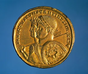 Solid guldmønt med kejser Konstantin I den Stores billede (280-337)