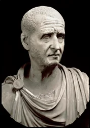 Marmorbuste af Trajan Dece (Trajan Decius) (200-251 AD) - Rom, Musei Capitolini - Buste af kejser Trajanus Decius (201-251 AD) - Marmorskulptur - Rom, Musei Capitolini