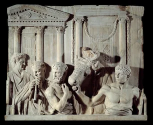 Romersk oldtidskunst: Fragment af et arkitektonisk relief: forberedelse af et offer. Marmorskulptur fra Rom