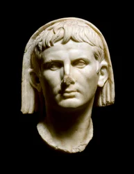 Romersk kunst: "" leder af kejser Augustus (Caius Julius Caesar Octavianus Augustus)"" Marmorskulptur - Merida, Museo Nacional de Arte Romano - Overhoved for den romerske kejser Augustus (Caius Julius Caesar Octavianus Augustus) (63 f.Kr.-14 e.Kr.) - Marmo