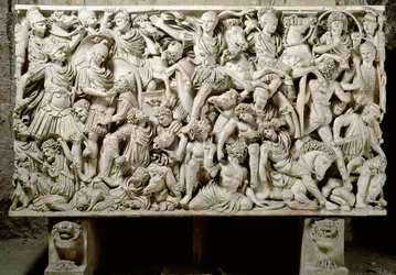 Romersk kunst: Ludovisi-sarkofagen med en kampscene mellem romerne og barbarerne - 3. århundrede e.Kr., mål 153 x 273 cm - Rom, Museo Nazionale Romano - Hostilian, søn af kejser Decius (201-51 e.Kr.), omgivet af kavaleri, fra slaget mellem romere og