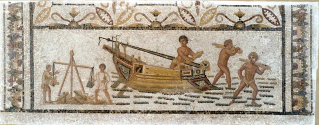 Romersk antikvitet: "" Losser en last af træ fra et skib og vejer bly""" Mosaik, der kommer fra Sousse i Tunesien. 3. århundrede e.Kr. Svag. 90x230 cm Musee du BarDo, Tunis