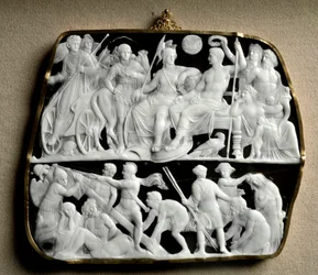Romersk kunst: onyx cameo lavet af billedhuggeren Dioscuride (eller Dioscorides) på to niveauer. På toppen byder kejser Augustus (63 f.Kr.-14 e.Kr.), omgivet af mytologiske guder, sin efterfølger Tibere (42 f.Kr. - 37 e.Kr.) velkommen. Fra venstre mod højr