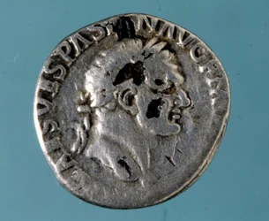 Sølvmønt med afbildning af den romerske kejser Vespasian (9 - 79)
