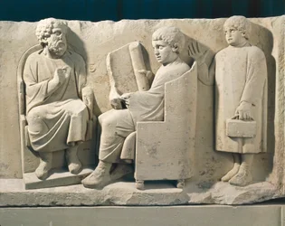 Gravmonument i sten med relief forestillende Neumagen skole med lærer og elever, ca. 180