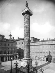 The Column of Marcus Aurelius, AD 180-196 (marmor) (s/h foto)