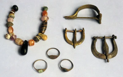 Ringe, spænder og fibulae, Masada (mixed media)