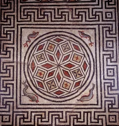 Romersk kunst: mosaik dekoreret af delfiner. Nimes, arkæologisk museum.