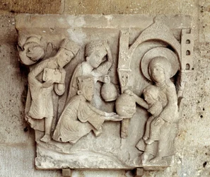 Tilbedelse af magi (udskåret hovedstad)