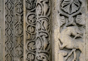 Dekorative detaljer af basilikaens facade, begyndelsen af det 12. århundrede (relief)