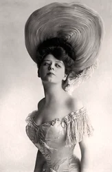 Camille Clifford 1885-1971, belgisk skuespillerinde, 1905.