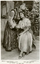 Rosina Filippi og Sari Petrass, skuespillerinder, c1912.